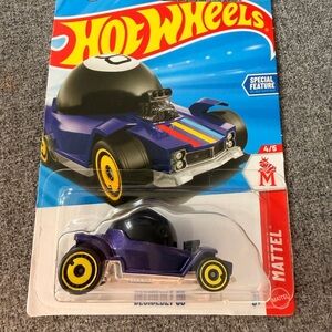 Mattel Hot Wheels Purple and Black Magic 8 Ball Toy Car